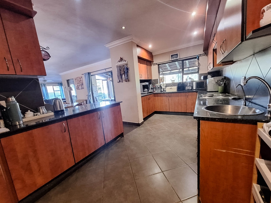 6 Bedroom Property for Sale in Magalies Golf Estate North West